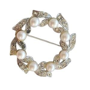 Vintage 1960s Brooch Pin Classic Circle Imitation Pearl Rhinestones Silver Tone